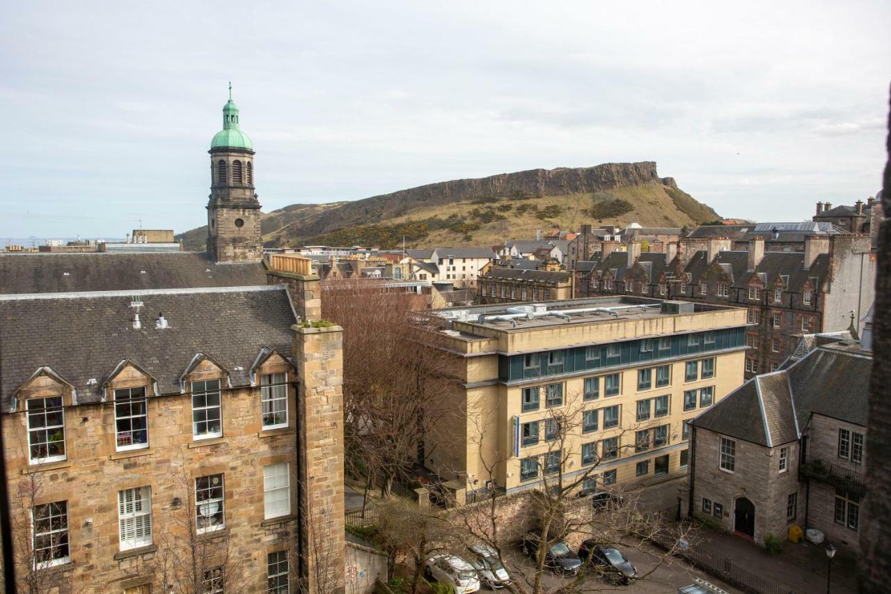 Spacious 2 Bed Apartment In The Heart Of Old Town Edinburgh Exterior foto